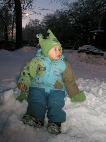 Yoyo sur sa montagne de neige